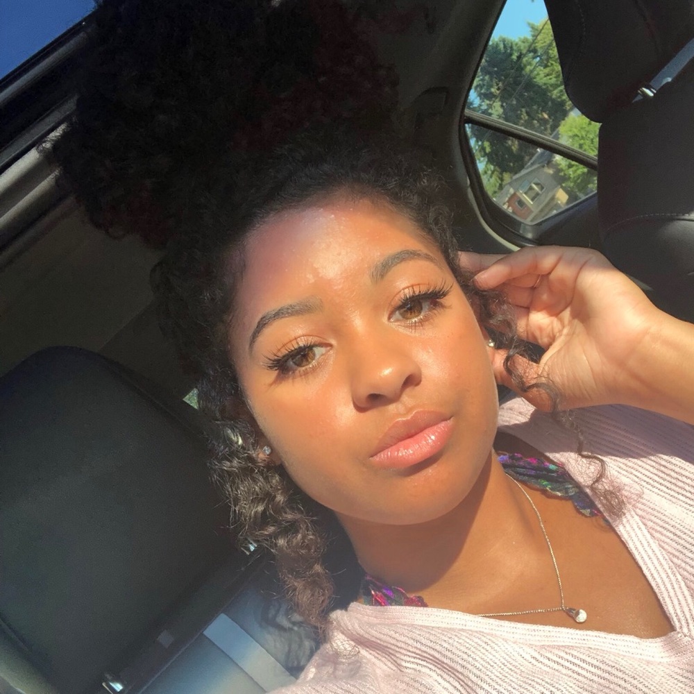 Meet your Posher, Jolie